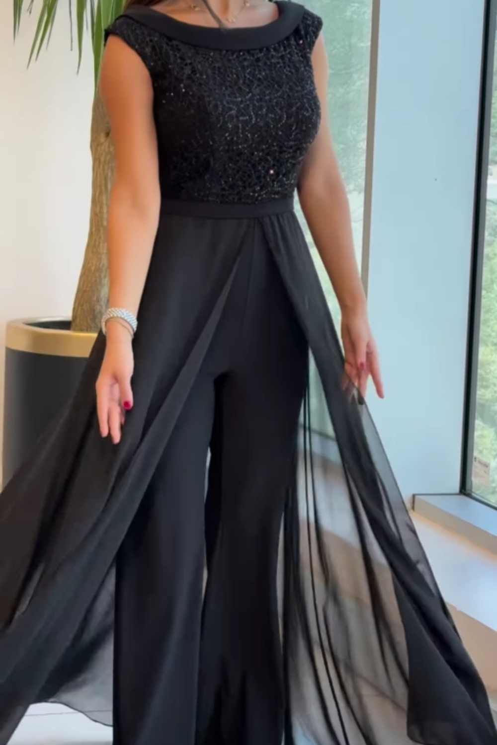 Loretta | Crew-Neck Jumpsuit