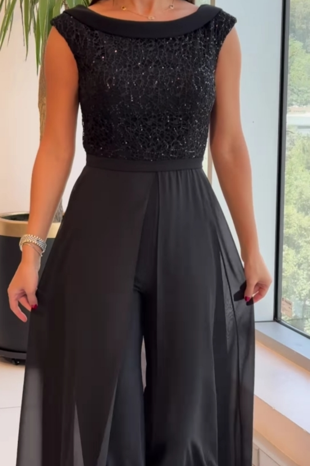 Loretta | Crew-Neck Jumpsuit