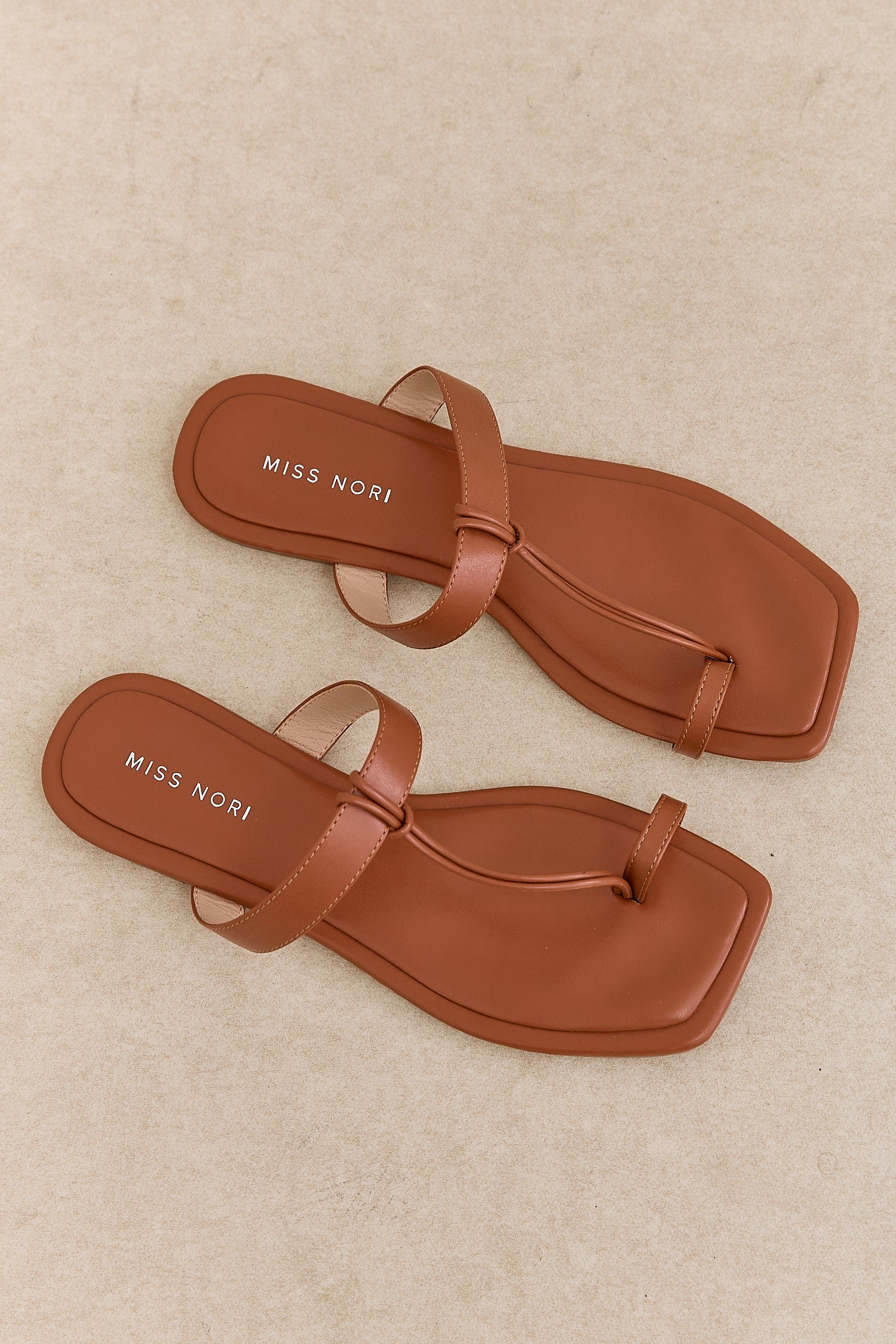 Gwen | Square-Toe Flat Sandals