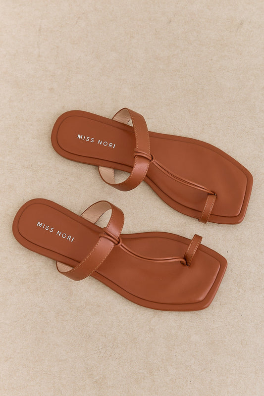 Gwen | Square-Toe Flat Sandals