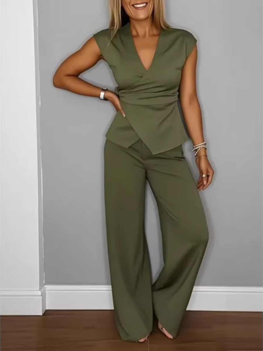 Olivia | Elegant women's set: V-neck top and trousers