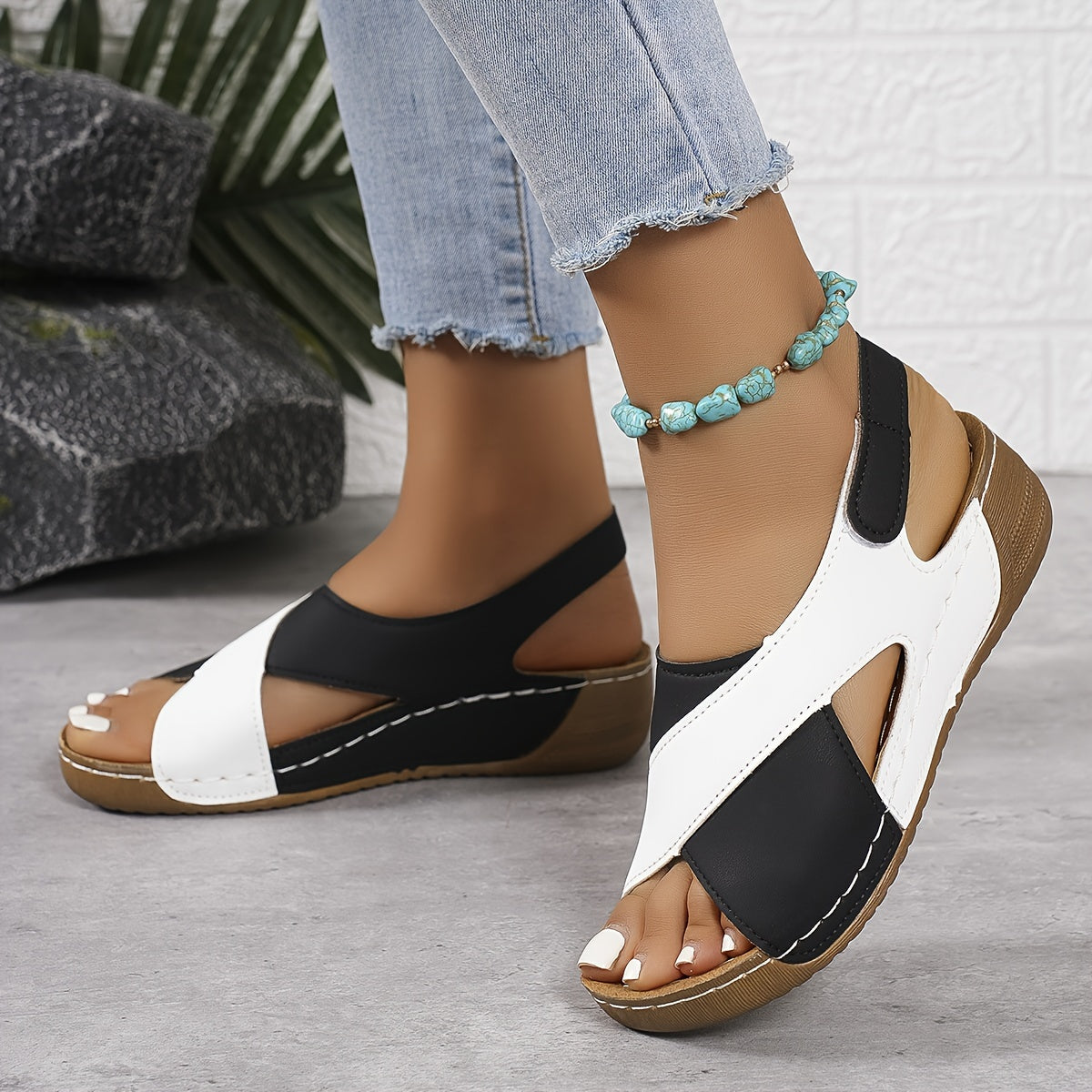 Juliana | Crossed-Strap Sandals