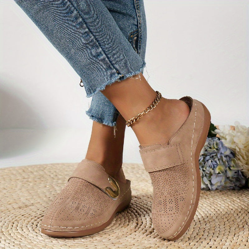 Flat shoes viewed from the side at the low opening