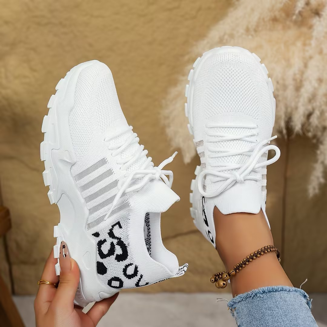 Maëlys | Cushioned Roomy-Toe Everyday Sneakers