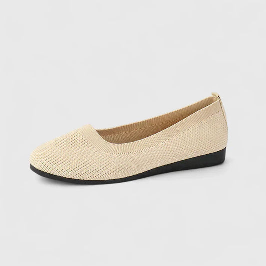 Elastic slip-on loafers with a low flat sole and rounded toe