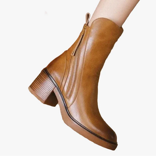 Almond-toe ankle boots sole detail